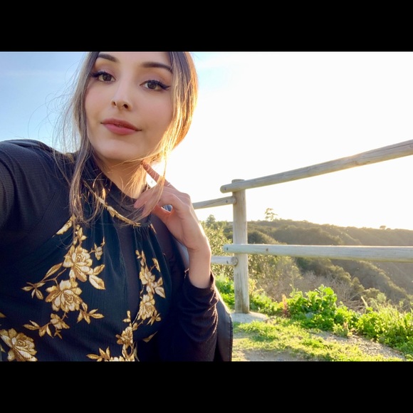 Meet your Posher, Rebecca - Picture 1 of 1